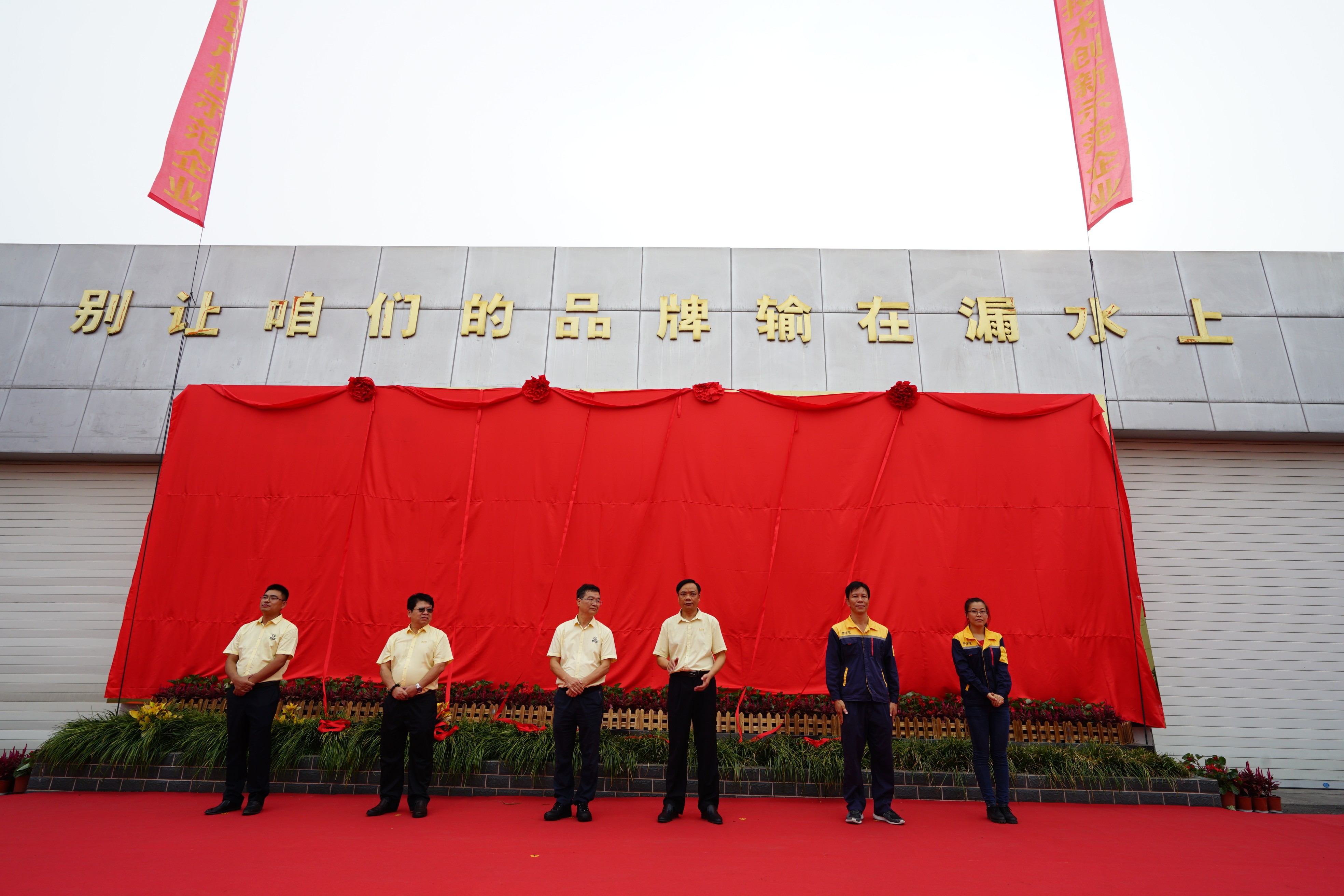 1573545036893825.jpg 图片关键词