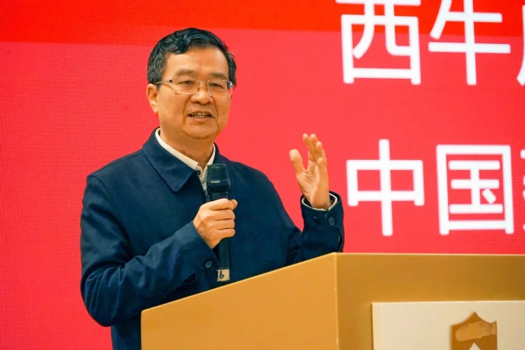 西牛皮防水科技有限公司董事长、中国建筑防水协会副会长卢桂才出席会议并致辞.jpg 图片关键词