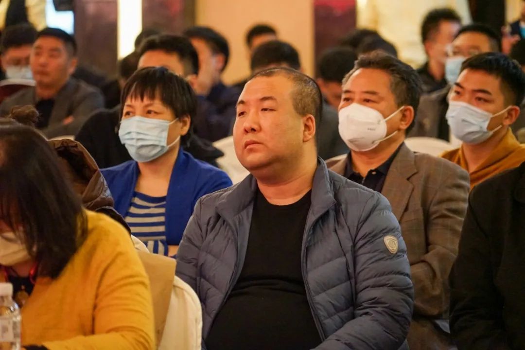 观看2.jpg 图片关键词