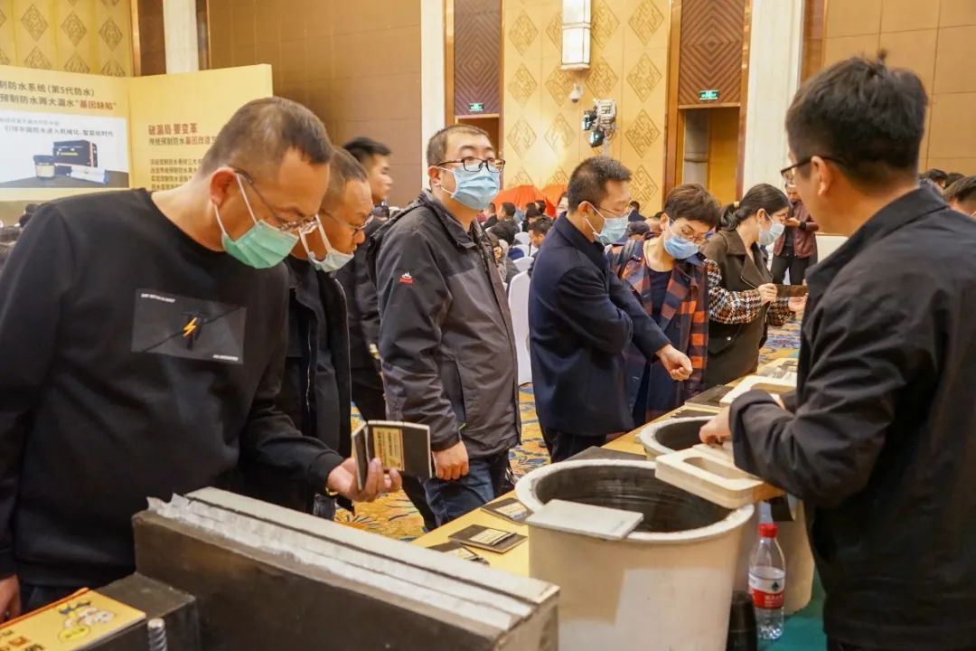 施工4.jpg 图片关键词